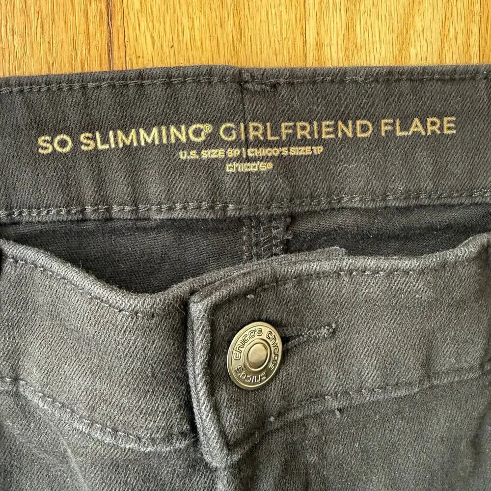 Chico’s Black So Slimming Girlfriend Flare Leg Denim Jean Sz 8P Classic Stretch